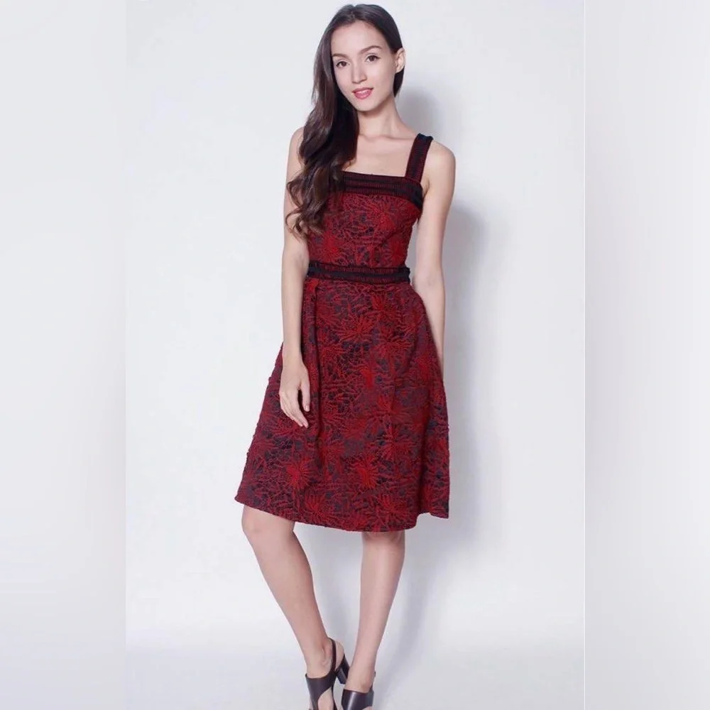 JARIYA Medium CROCHET BACKLESS DRESSS - Picture 1 of 13